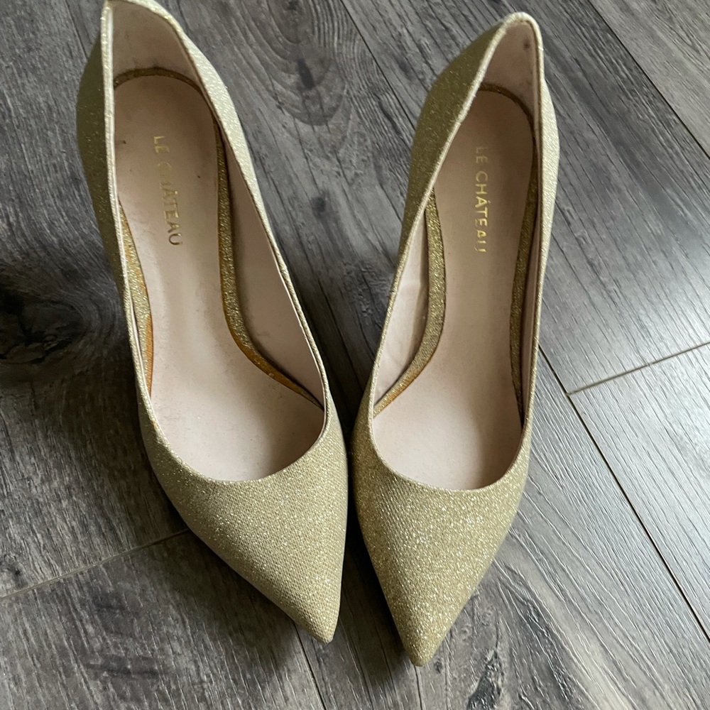 Gold pumps